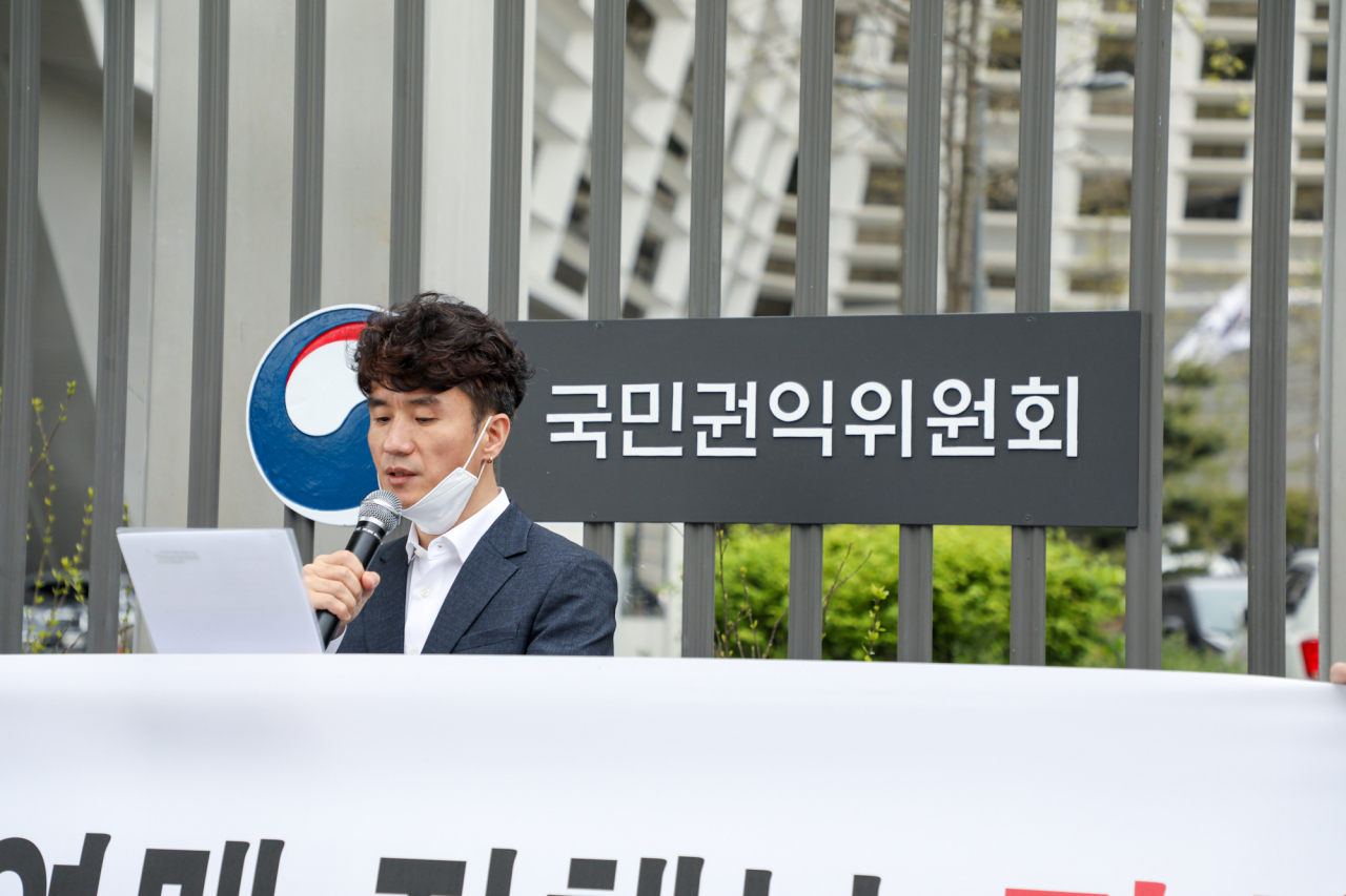 KBF가 임시대의원총회를 열어 논란의 KBF-PBA 상생협약을 표결에 붙이기로 한 것으로 전해졌다. 사진은 상생협약의 문제점을 지적하고 장외 투쟁을 벌이고 있는 KBF 선수위원회의 강자인 위원장. [선수위 제공]