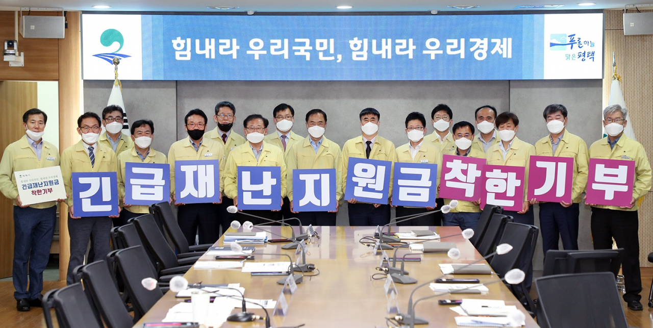 정장선 평택시장이 코로나19 극복을 위한 기부 선행을 이어가고 있다. [평택시 제공]