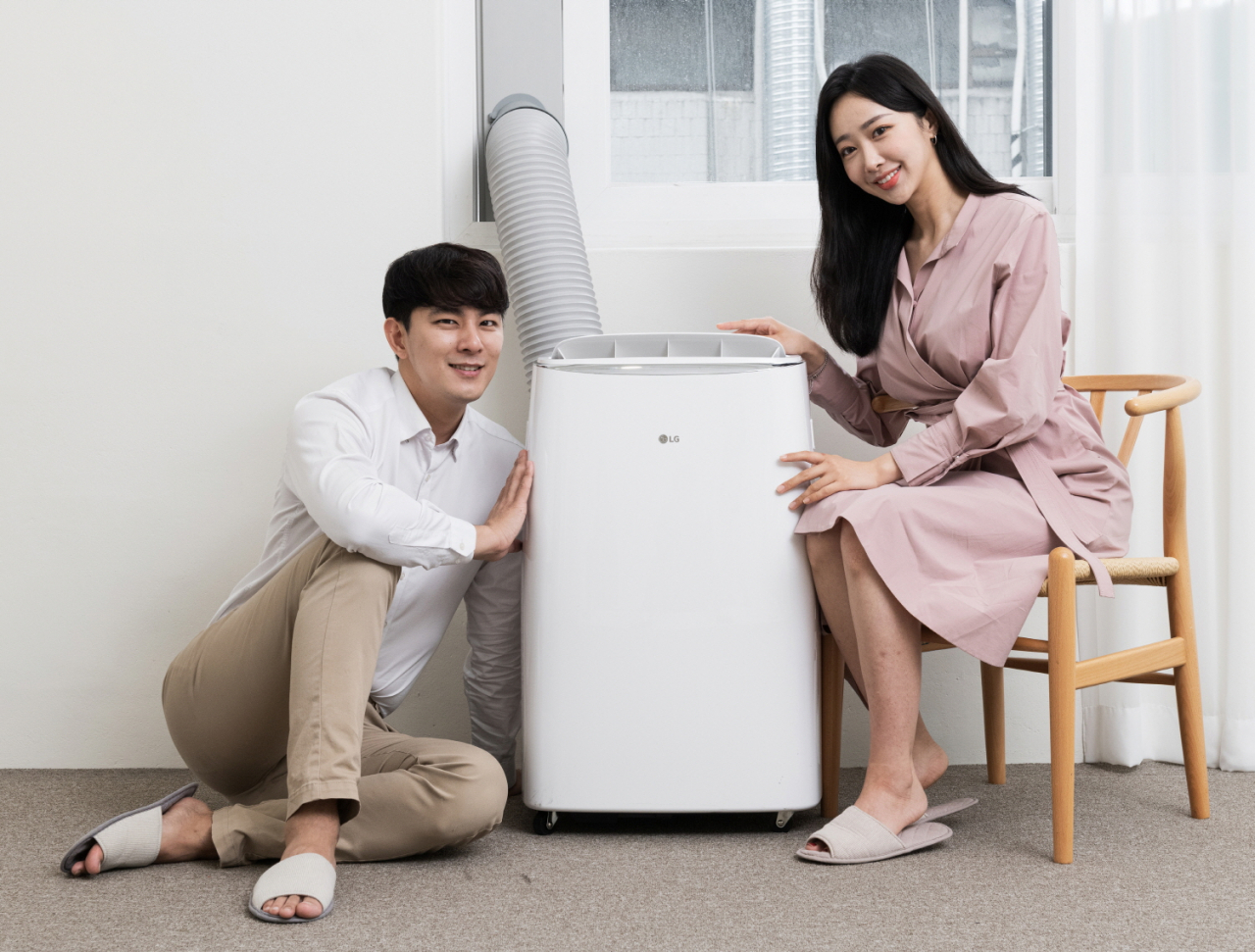 ‘LG 이동식 에어컨’. LG전자는 이동식 에어컨을 19일부터 28일까지 예약판매를 진행하고 29일부터 본격 판매한다. [LG전자 제공]