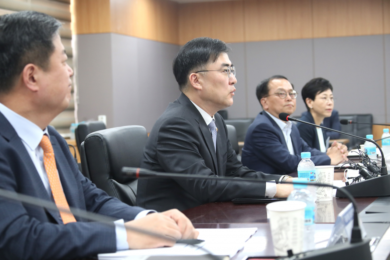 손병두 금융위원회 부위원장이 18일 오전 정부서울청사에서 업계와 전문가가 참석해 열린 ‘자산유동화 제도 종합개선방안’ 관련 업계 간담회에서 발언하고 있다.[연합]