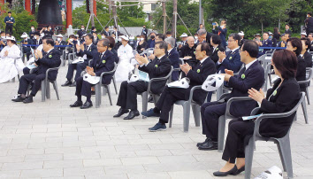18일 오전 광주광역시 동구 옛 전남도청 앞에서 제40주년 5·18 민주화운동 기념식이 열리고 있다. [연합]