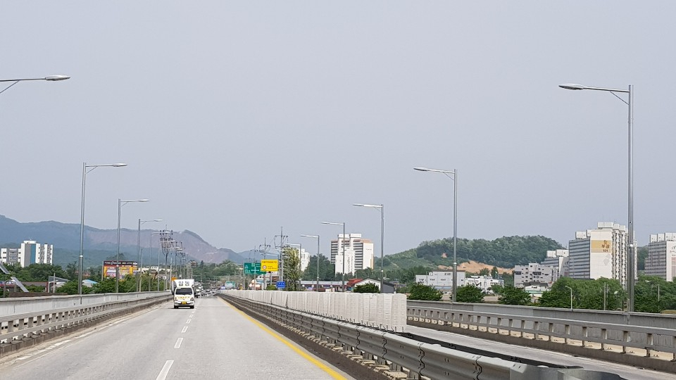 이천 장호원교 가로등 설치. [이천시 제공]