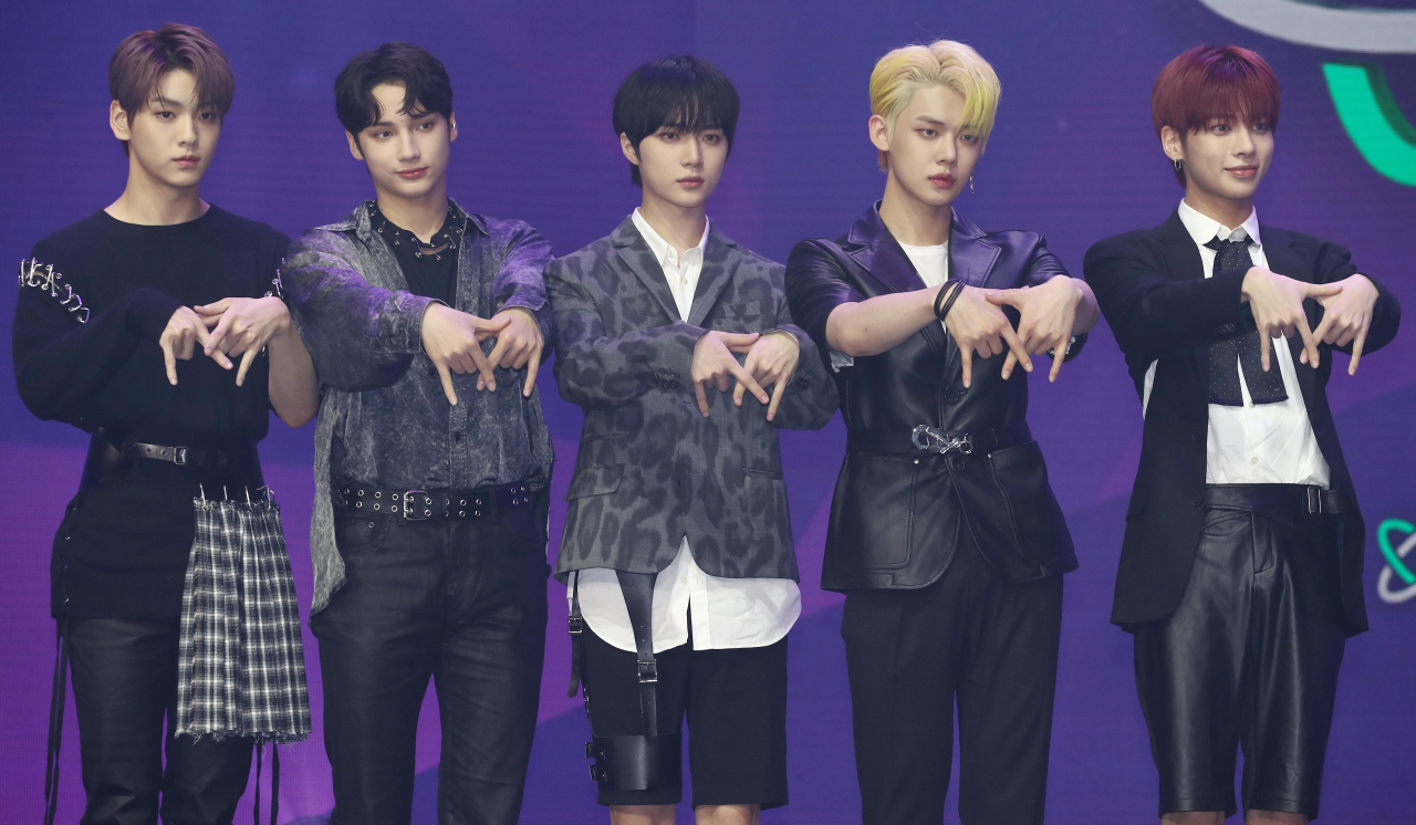 그룹 투모로우바이투게더의 수빈(왼쪽부터), 휴닝카이, 범규, 연준, 태현 [연합]