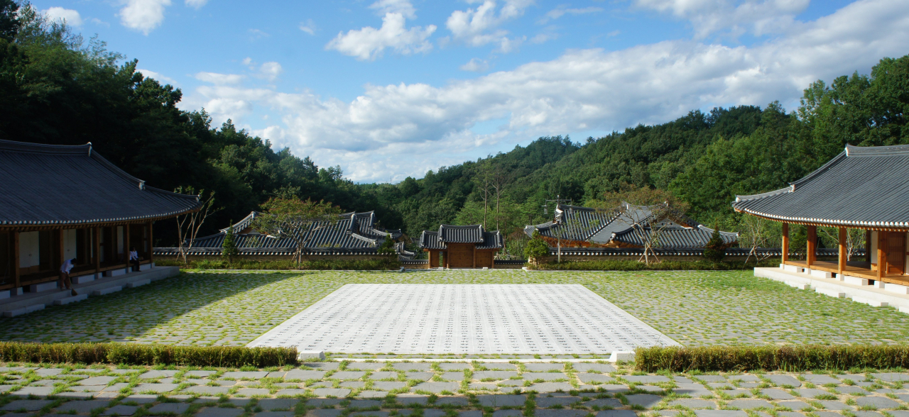 구름에 명덕재와 일신재 사이 풍경