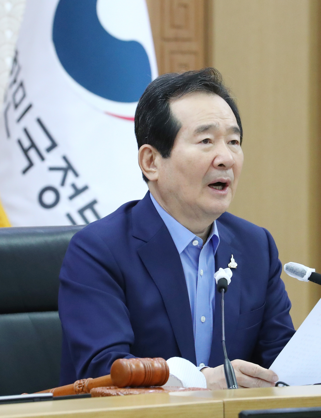 정세균 국무총리가 19일 오전 세종시 정부세종청사에서 열린 국무회의를 주재하며 발언하고 있다. ［연합］