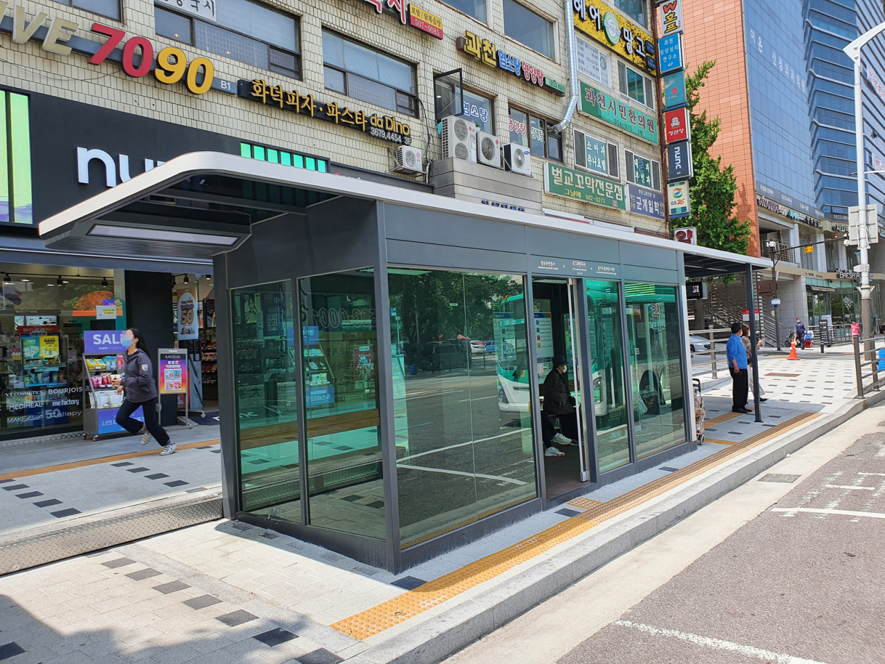 스마트 클린 버스정류장. [과천시 제공]