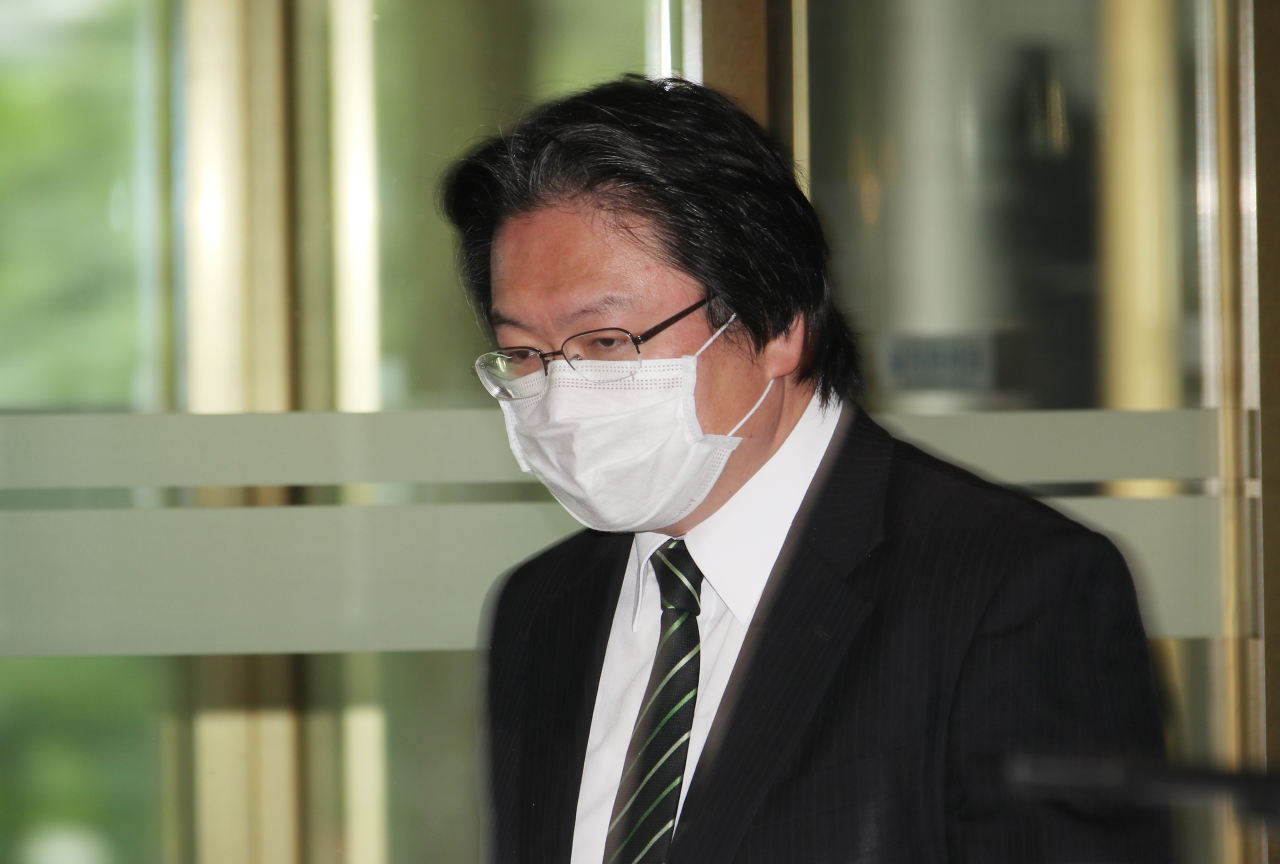 Hiroshima Soma, a senior Japanese Embassy official, arrives at the Ministry of Foreign Affairs building on Tuesday. (Yonhap)