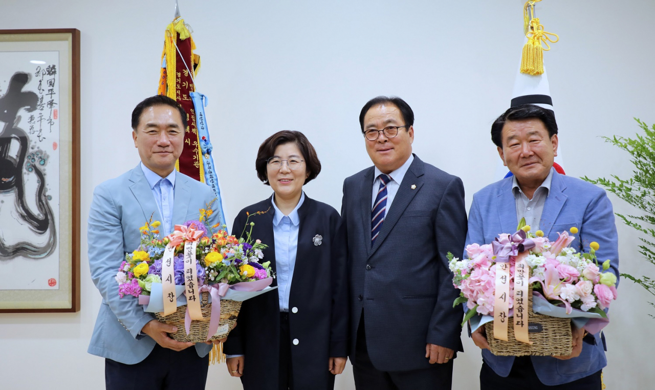 왼쪽부터 정장선 평택시장, 김보라 안성시장, 신원주안성시의회의장, 권영화 평택시의회의장. [안성시 제공]