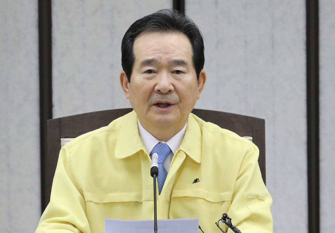 정세균 국무총리가 20일 오전 정부세종청사에서 서울-지자체와 영상으로 연결해 열린 ‘코로나19’ 대응 중앙재난안전대책본부 회의를 주재, 발언하고 있다. ［연합］