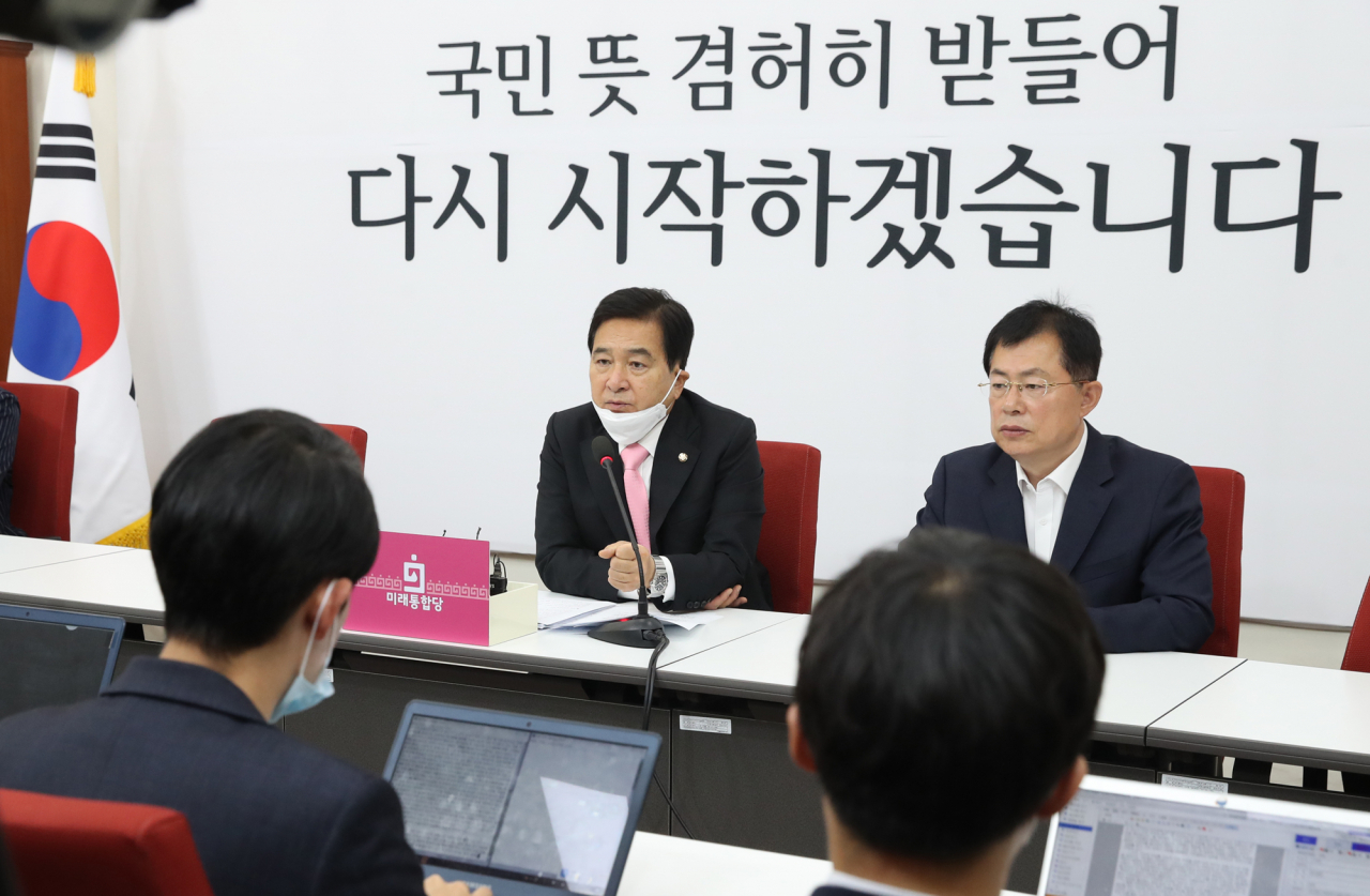 심재철 당시 미래통합당 원내대표가 지난 7일 오전 서울 여의도 국회에서 열린 언론 간담회에서 4.15 총선 패배 원인에 대해 말하고 있다. [연합]