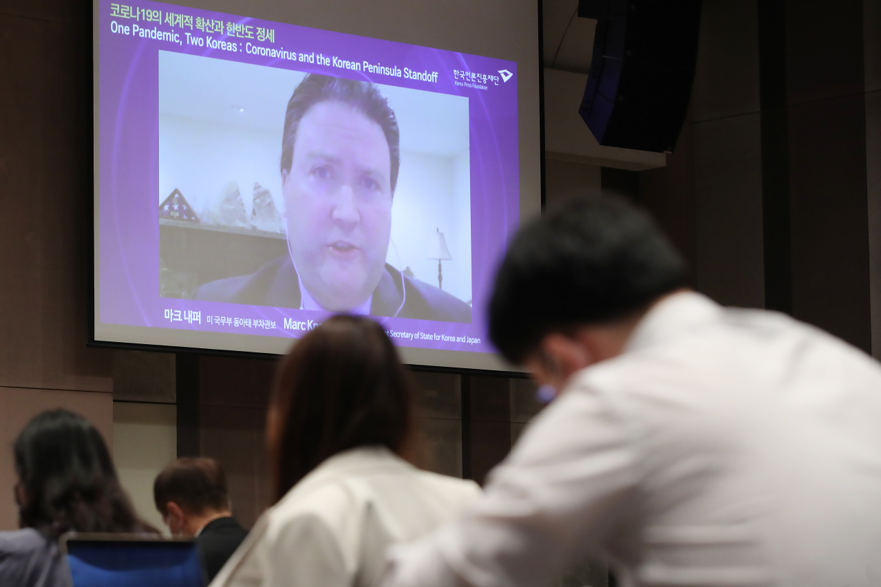 Marc Knapper, deputy assistant secretary of state for Korea and Japan, speaks via video conferencing during a forum hosted by the Korea Press Foundation and East-West Center in Seoul. (Yonhap)
