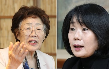 이용수 할머니(왼쪽)와 윤미향 전 이사장 [연합]