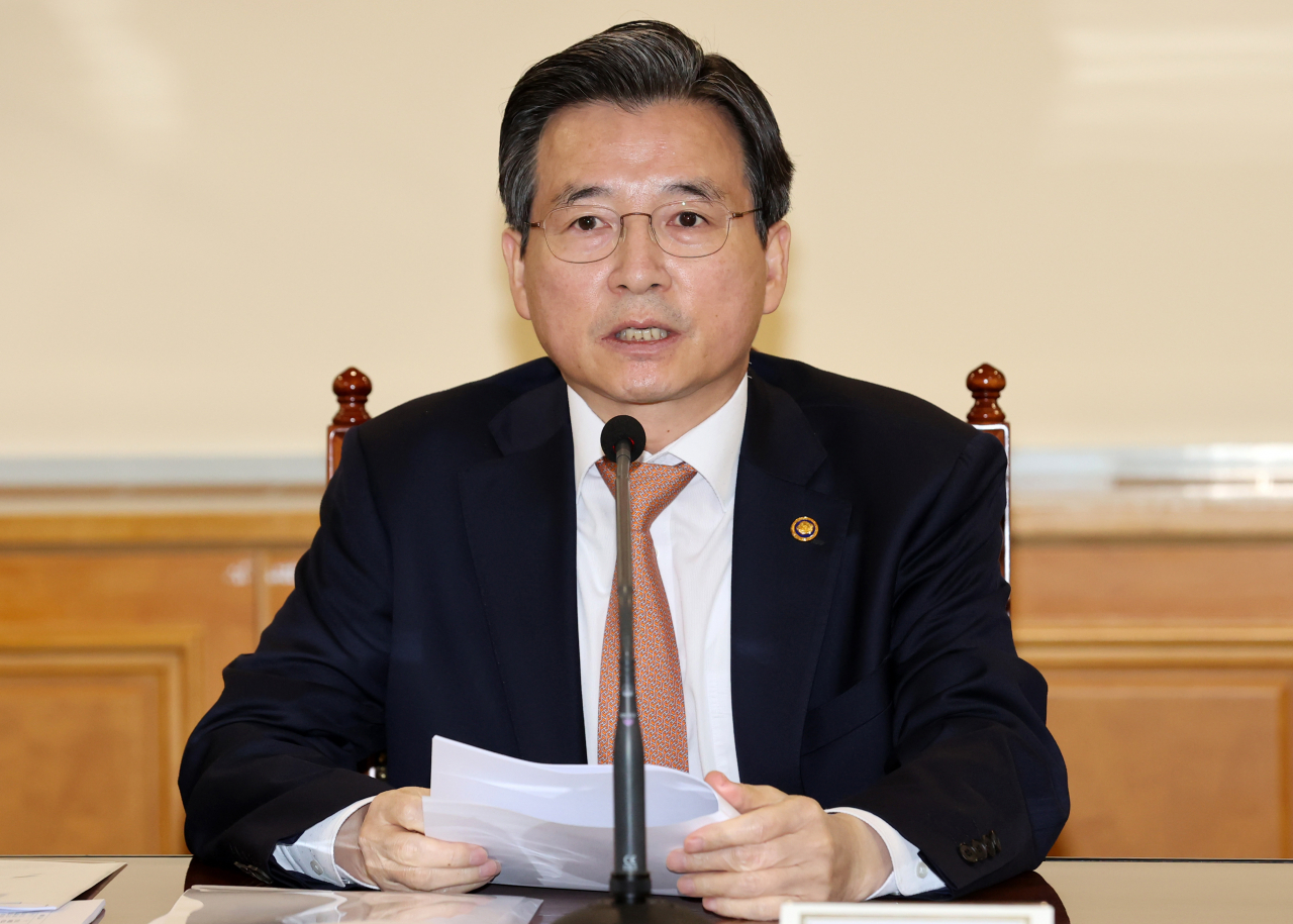 김용범 기획재정부 1차관이 21일 오후 서울 중구 은행회관 중회의실에서 열린 거시경제금융회의에 참석해 발언하고 있다. ［연합］