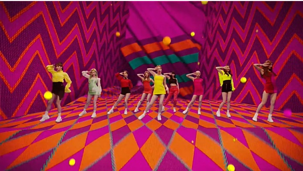‘팬시(FANCY)’ 뮤직비디오 캡처