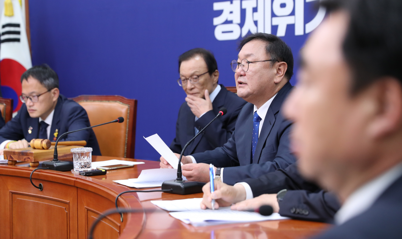 김태년 더불어민주당 원내대표가 25일 오전 서울 여의도 국회에서 열린 최고위원회의에서 발언하고 있다. [연합]