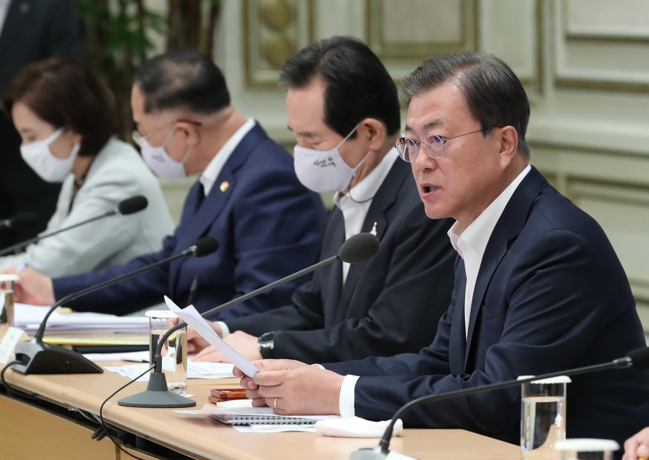 문재인 대통령이 25일 청와대에서 2020 국가재정전략회의를 주재하고 있다. [연합]