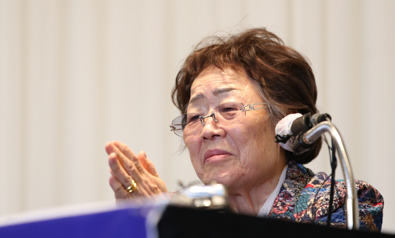 일본군 위안부 피해자 이용수 할머니가 25일 오후 대구 수성구 만촌동 호텔인터불고 대구에서 열린 기자회견에서 발언하고 있다. [연합]