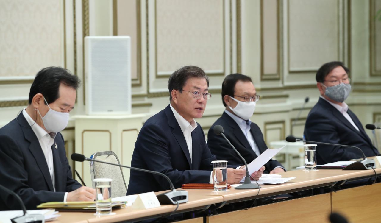 문재인 대통령이 25일 청와대에서 열린 2020 국가재정전략회의에서 발언하고 있다. [연합]