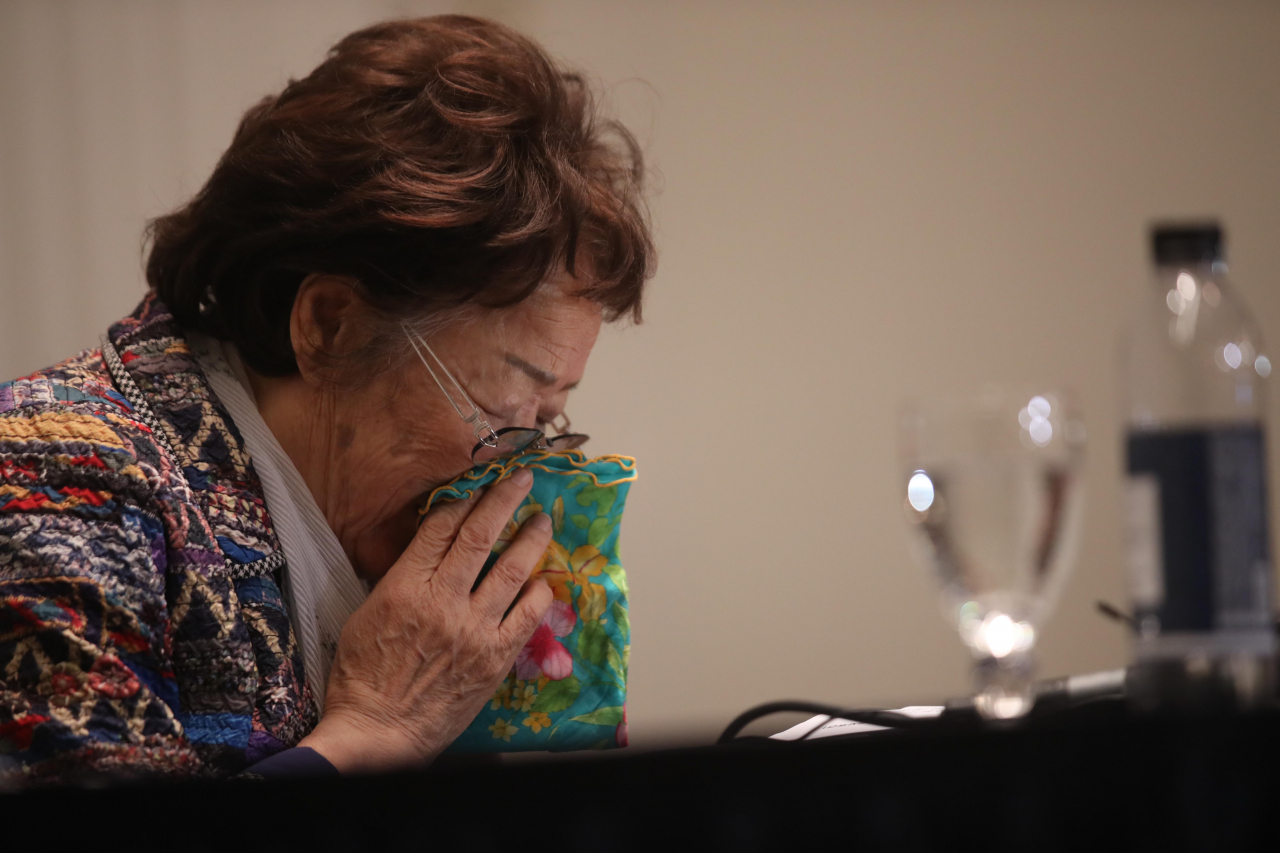 일본군 '위안부' 피해자 이용수(92) 할머니가 25일 오후 대구 수성구 만촌동 인터불고 호텔에서 기자회견을 하고 있다. [연합]