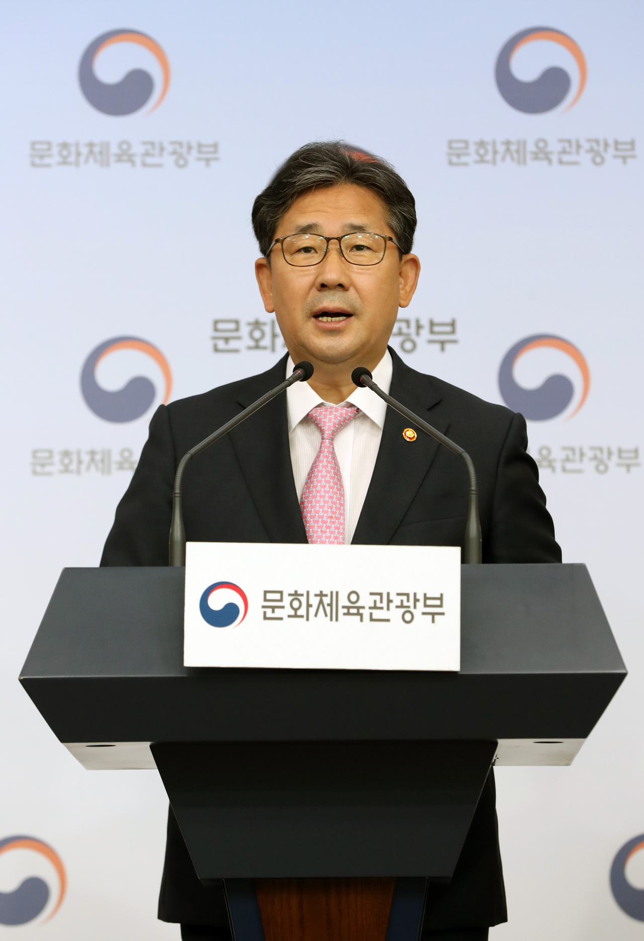 박양우 문체부 장관이 26일 관광내수 활성화대책을 발표하고 있다.