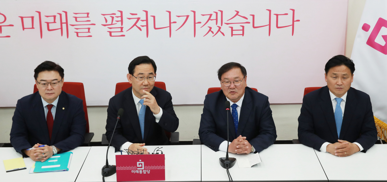 김태년 더불어민주당 원내대표가 26일 서울 여의도 국회 미래통합당 원내대표실에서 주호영 미래통합당 원내대표와 회동을 갖고 발언하고 있다. [연합]