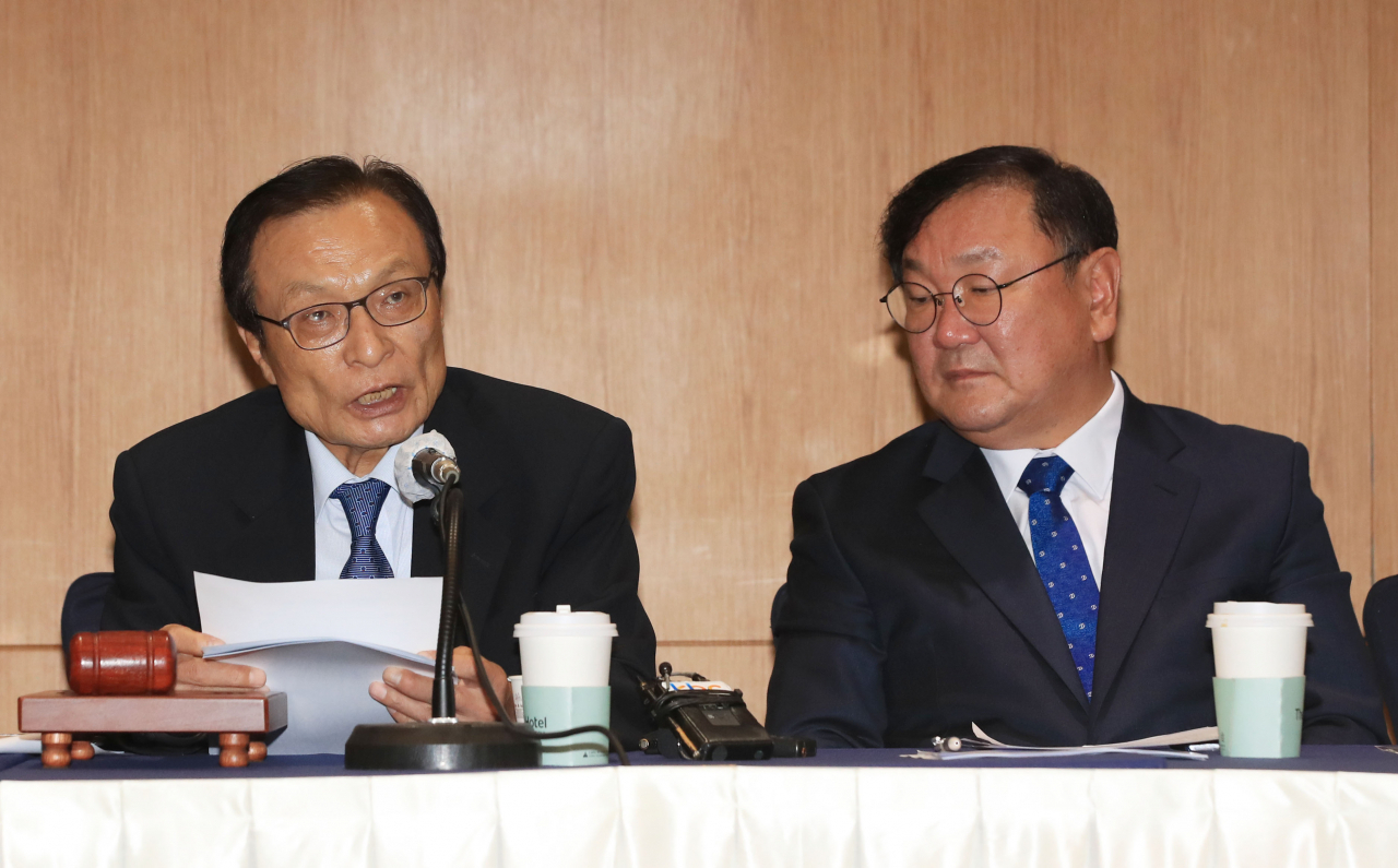 이해찬 더불어민주당 대표가 27일 오전 서울 양재동 더케이호텔에서 열린 최고위원회의에서 발언하고 있다. [연합]