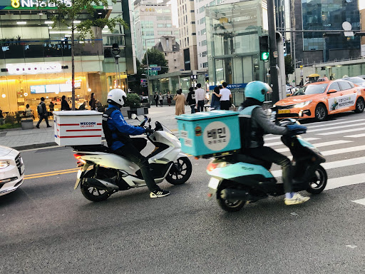 “헬멧까지 쓰고 음식 도둑 ㅠㅠ” 가짜 배달 라이더 황당 사연! [IT선빵!]