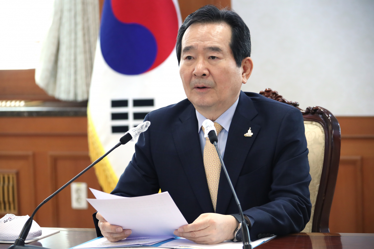 정세균 국무총리가 27일 정부서울청사에서 열린 자살예방정책위원회를 주재하고 있다. 연합뉴스