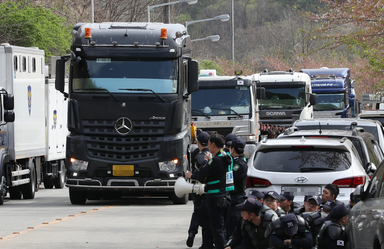 지난 2018년 4월 경북 성주 사드기지에 일부 장비들이 반입되고 있다.[연합]