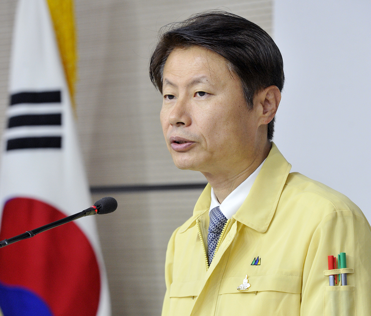 Vice Health Minister Kim Gang-lip speaks during a press conference on Friday. (Health Ministry)