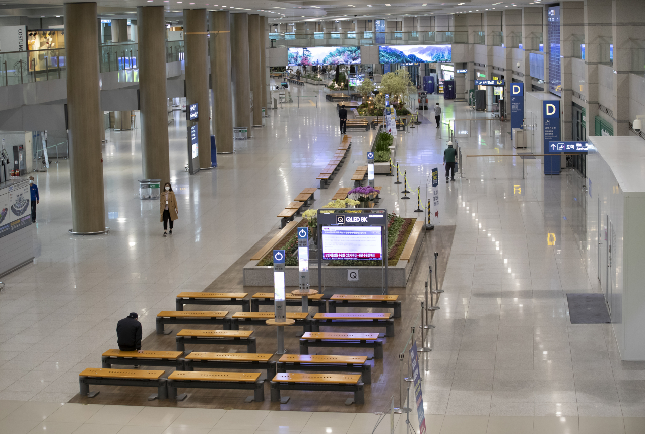 Incheon International Airport appears empty last weekend. (Yonhap)
