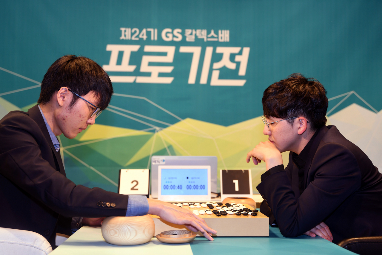 지난 해 24기 결승에서 맞붙었던 신진서 9단(왼쪽)과 김지석 9단