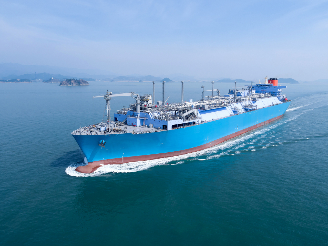 대우조선해양이 건조한 부유식 액화천연가스(LNG) 저장 재기화 선박(FSRU)의 모습. [대우조선해양 제공]