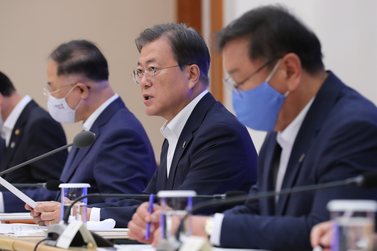 President Moon Jae-in speaks at the economy meeting on Monday. Yonhap