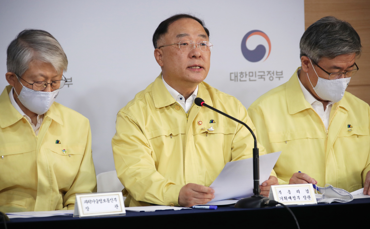 Deputy Prime Minister and Finance Minister Hong Nam-ki speaks at a press briefing held at the Seoul government complex on Monday. (Yonhap)　