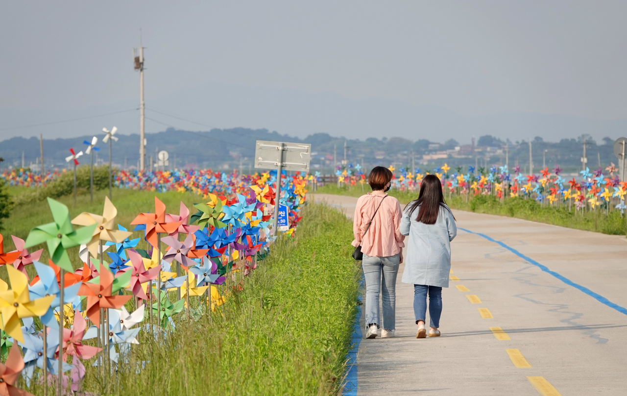 익산 금강변 바람개비길
