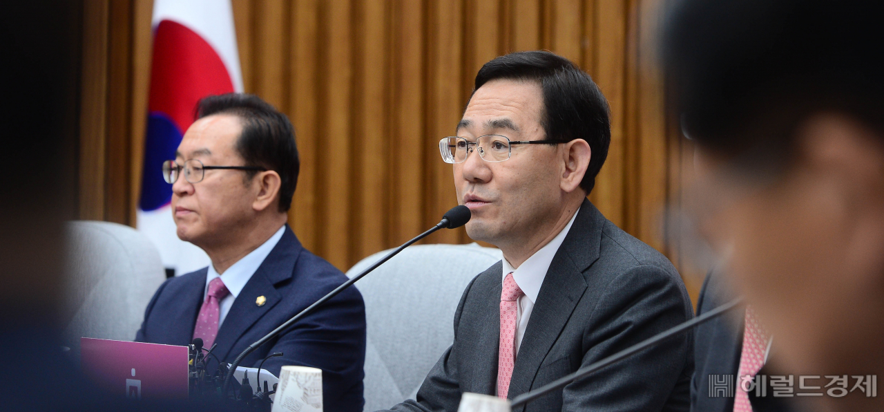 [헤럴드경제=이상섭 기자] 주호영 미래통합당 원내대표가 2일 오전 서울 여의도 국회에서 열린 원내대책회의에 현안과 관련한 모두발언을 하고 있다. babtong@heraldcorp.com
