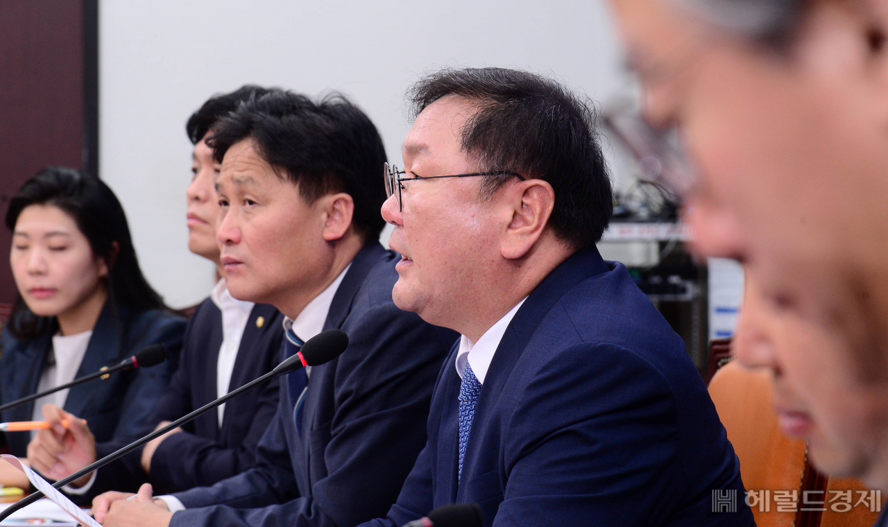 [헤럴드경제=이상섭 기자] 김태년 더불어민주당 원내대표가 2일 오전 서울 여의도 국회에서 열린 원내대책회의에 현안과 관련한 모두발언을 하고 있다. babtong@heraldcorp.com