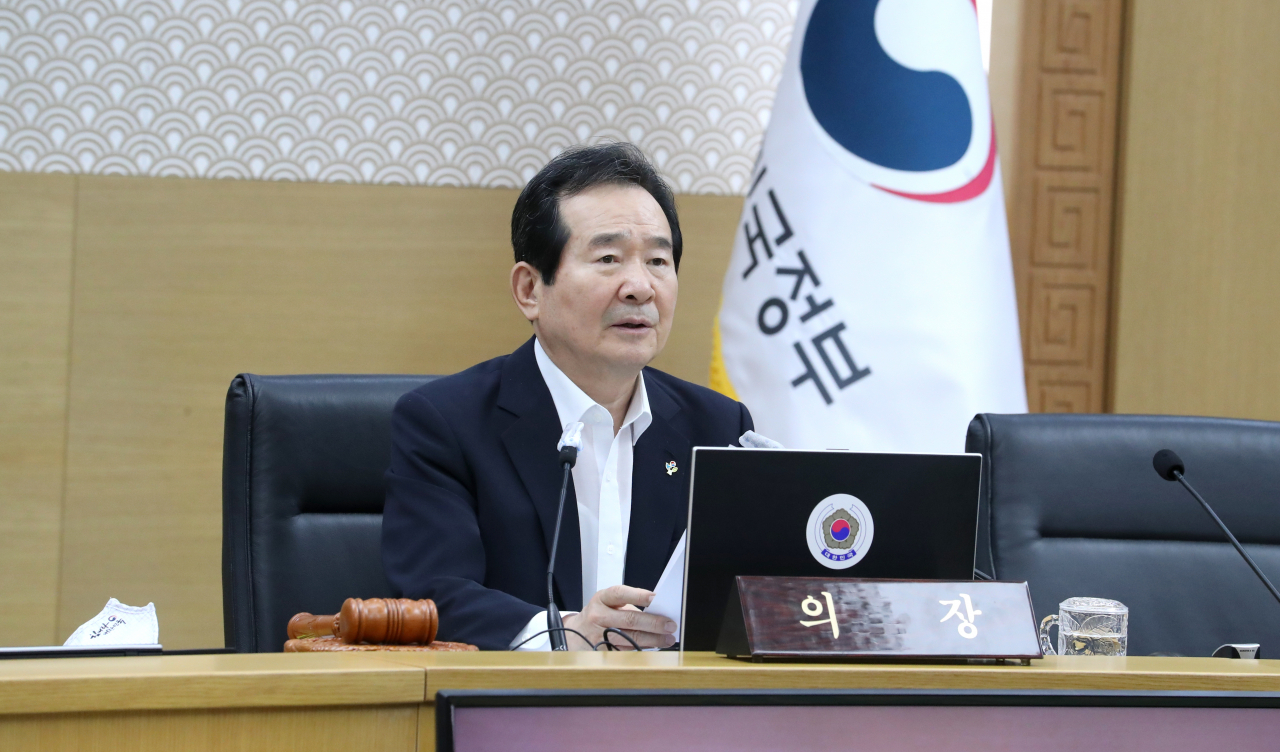 정세균 국무총리가 2일 오전 세종시 정부세종청사에서 열린 국무회의를 주재하며 발언하고 있다. ［연합］