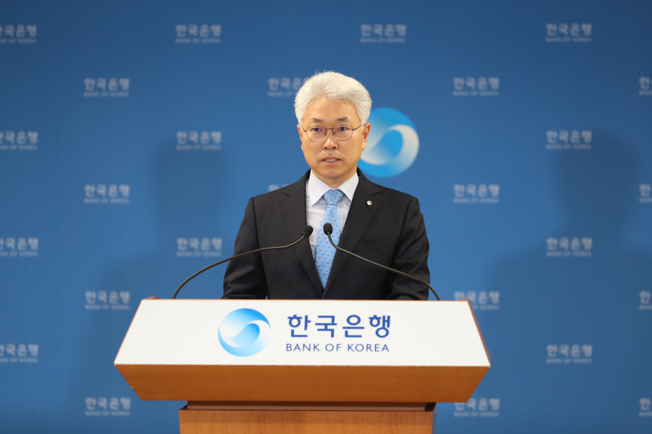 박양수 한국은행 경제통계국장이 2일 서울 중구 한은 본관에서 열린 2020년 1/4분기 국민소득(잠정) 설명회에서 발표하고 있다. [사진제공 한국은행]