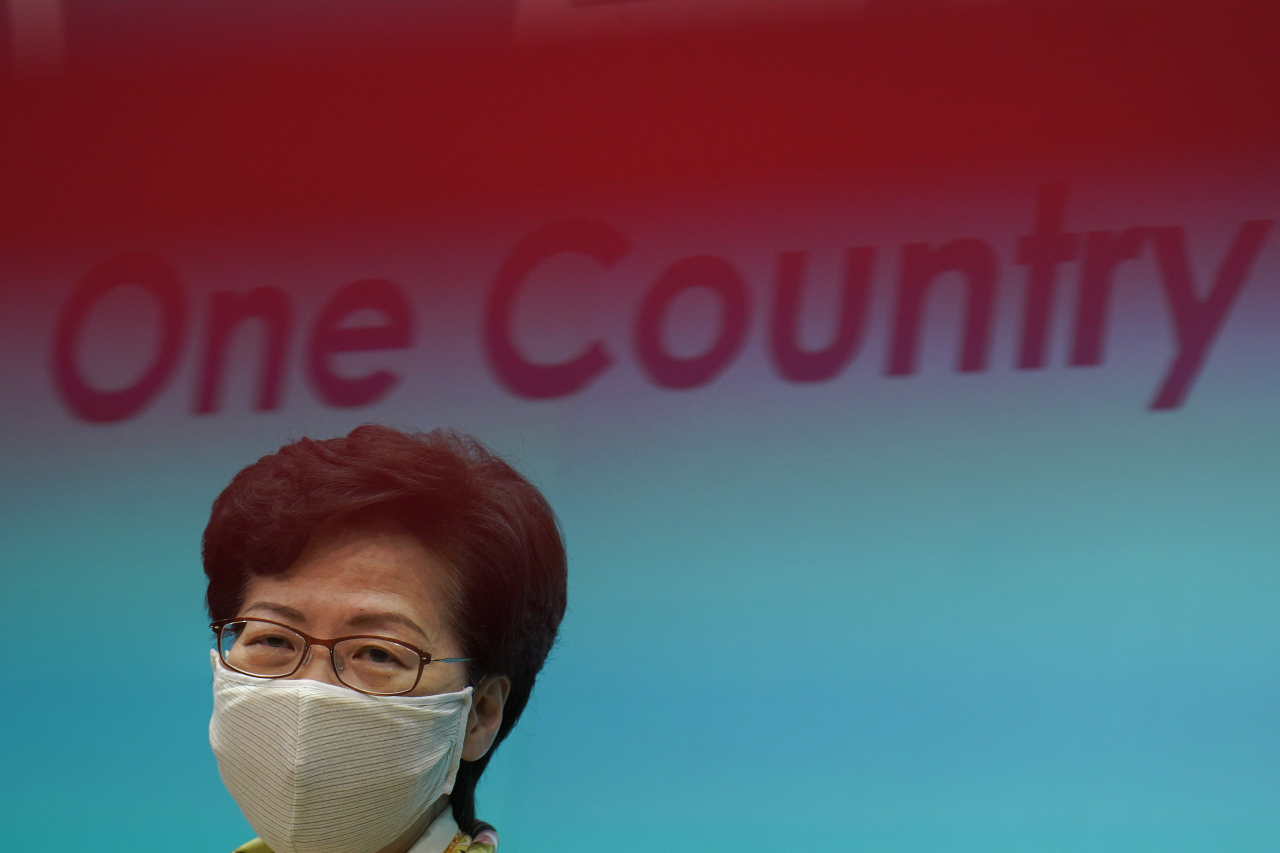 캐리 람 홍콩 행정장관이 2일 홍콩에서 열린 정례 기자회견에서 발언하고 있다. [AP]
