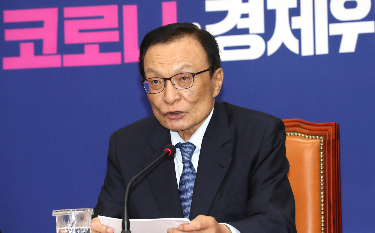 더불어민주당 이해찬 대표가 2일 오후 서울 여의도 국회에서 정례 기자간담회를 하고 있다. [연합]