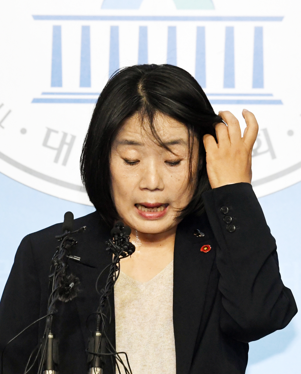 더불어민주당 윤미향 당선인이 지난달 29일 국회 소통관에서 정의기억연대 활동 당시 회계 부정 등 각종 의혹에 대한 입장을 밝히고 있다. [연합]