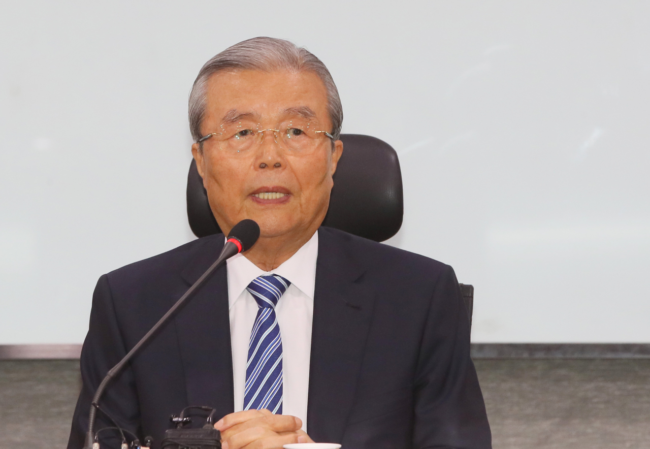 김종인 미래통합당 비상대책위원장이 3일 국회 의원회관에서 미래통합당 초선 의원들을 대상으로 강의하고 있다. [연합]