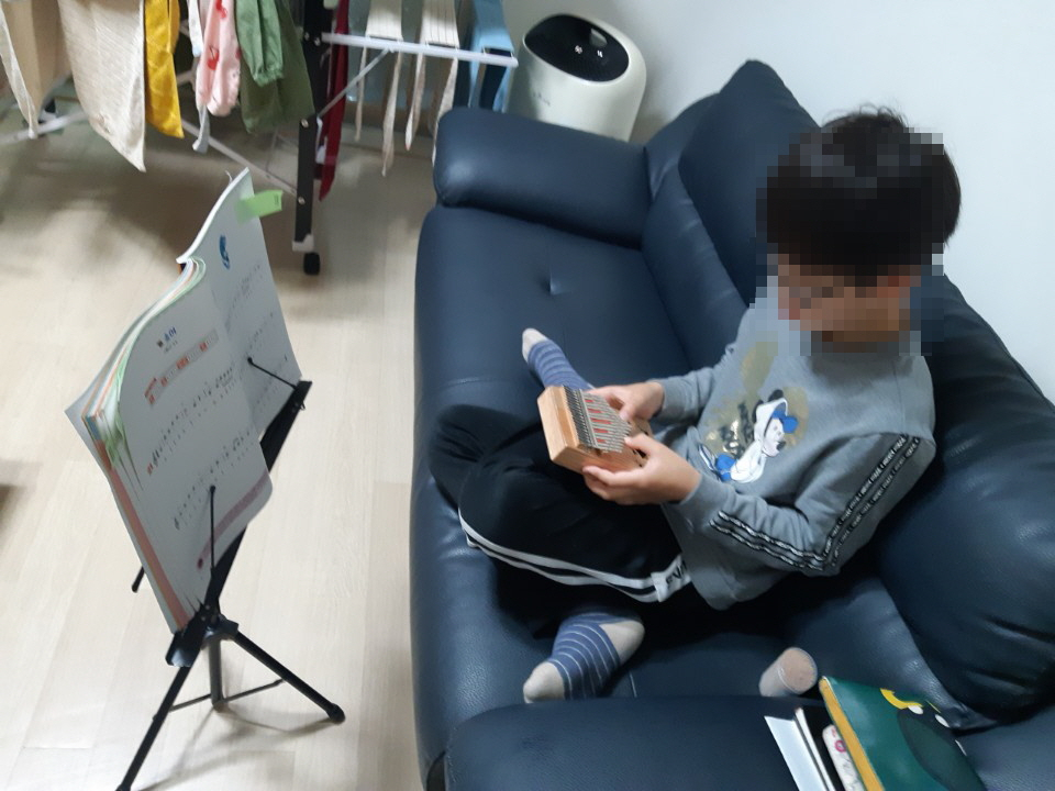 칼림바 연주장면. [오산시 제공]
