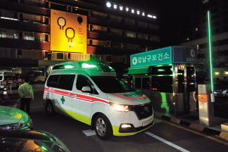 강남구보건소 입국자 특별수송 활동 모습. [강남구 제공]