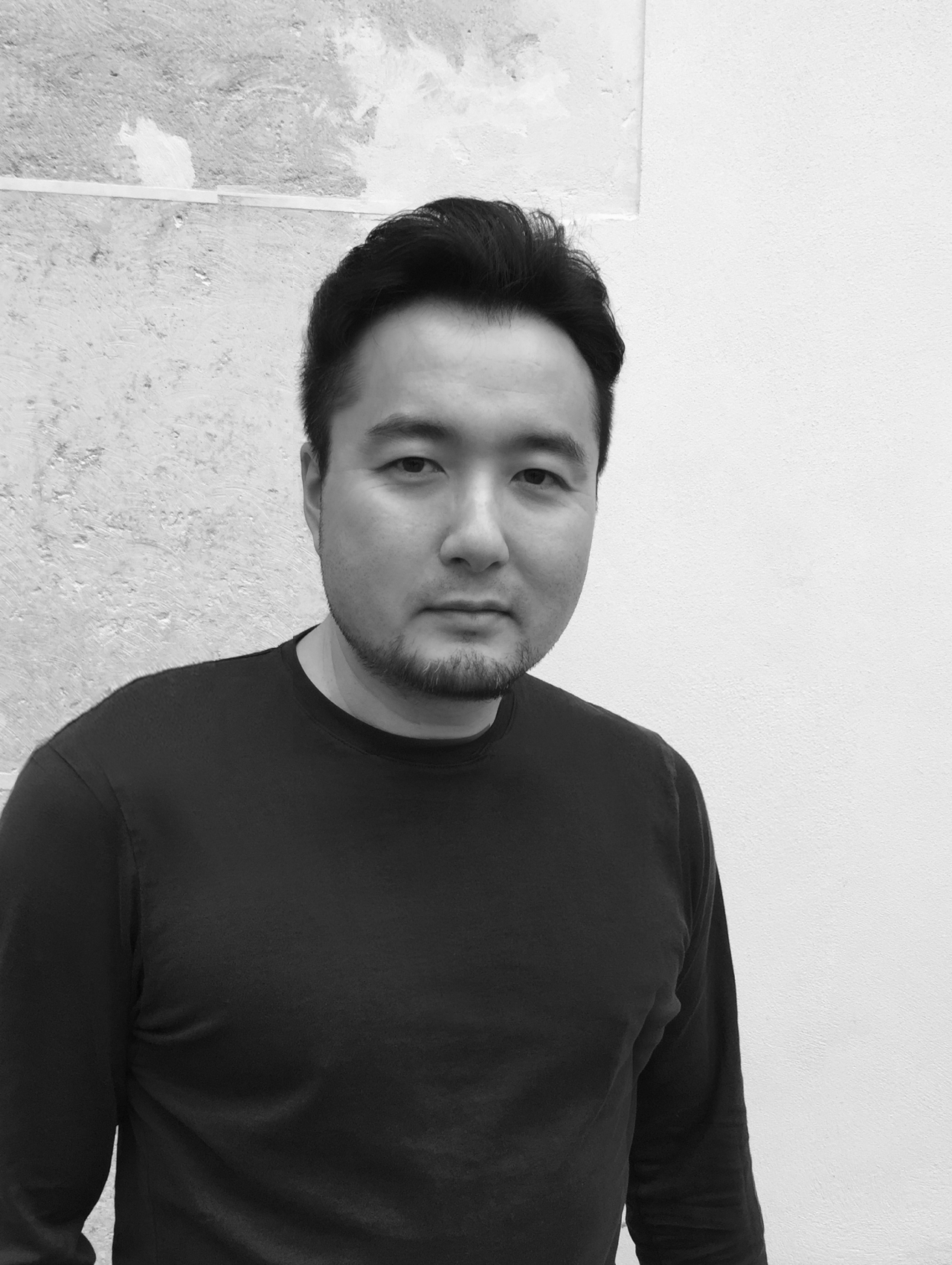 조민상 디자이너. 영국 런던을 중심으로 활동하는 그는 조명 디자이너이자 건축 조명 컨설턴트이자 설치 예술가이기도 하다.