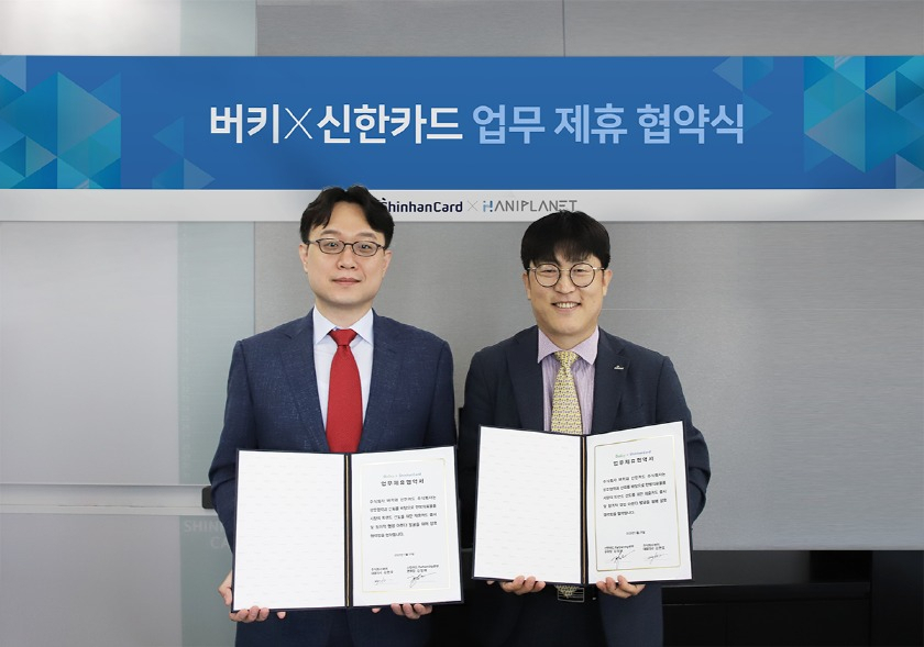 사진설명: (좌) 김현호 (주)버키 대표, (우) 신한은행 김정배 본부장