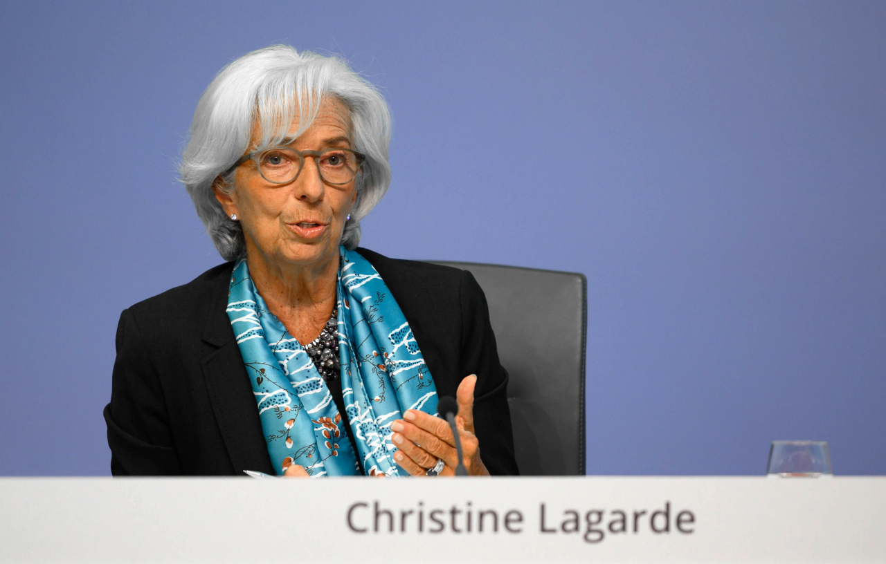 크리스틴 라가르드 유럽중앙은행(ECB) 총재가 4일(현지시간) 독일 프랑크푸르트 ECB 본부에서 6000억유로 규모 추가 채권 매입 결정에 대해 설명하고 있다. [EPA]