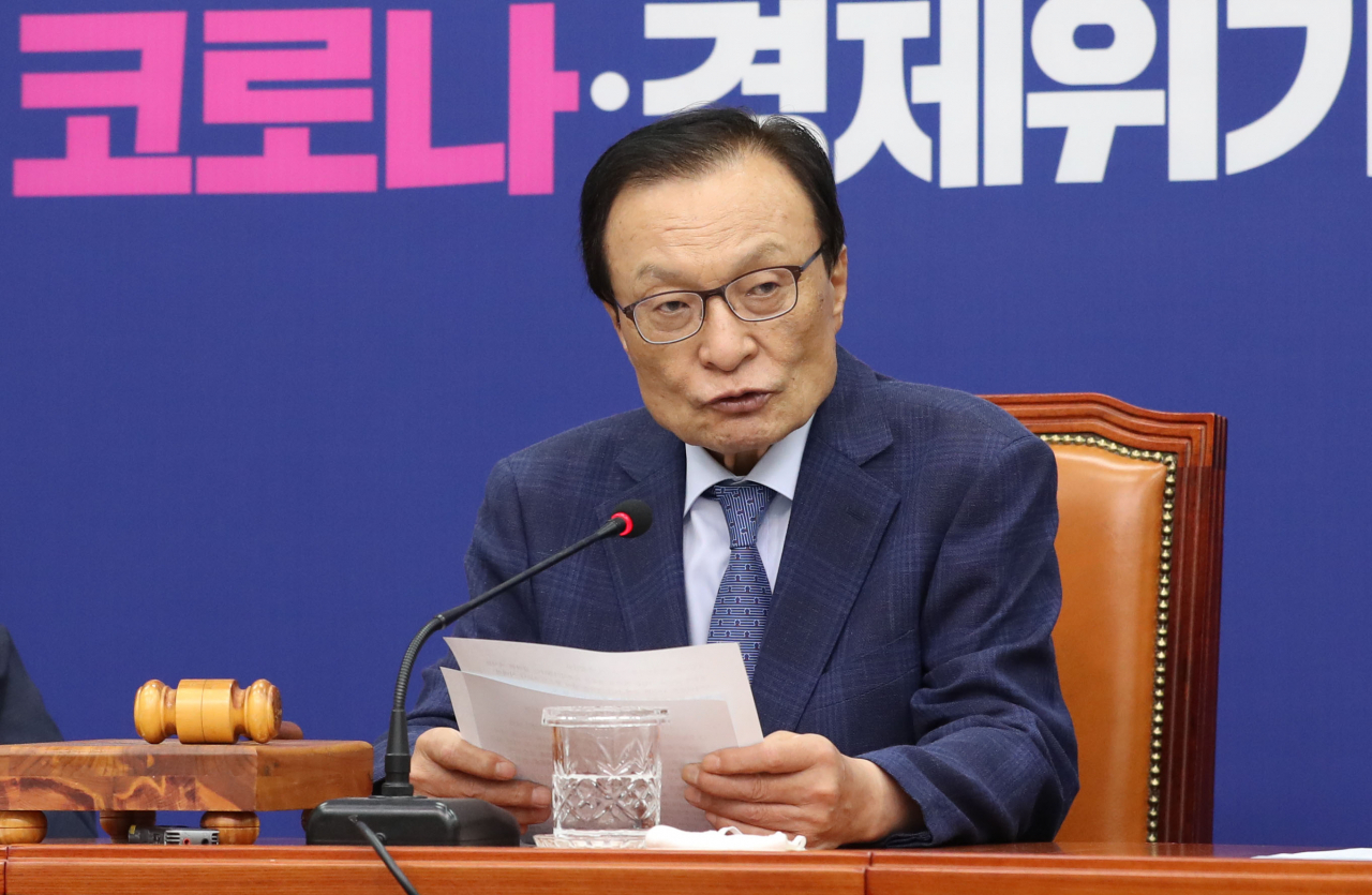 이해찬 더불어민주당 대표가 5일 오전 서울 여의도 국회에서 열린 최고위원회의에서 발언하고 있다. [연합]